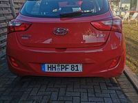 Gebraucht Hyundai i30 Style 99 PS (72 kW) 2013 Rot Limousine