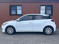 Gebraucht Hyundai i20 Classic 75 PS (55 kW) 2017 Weiß Kleinwagen