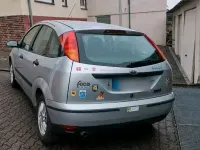 Gebraucht Ford Focus Ambiente 101 PS (74 kW) 1999 Silber Limousine
