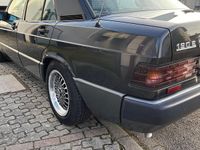 Gebraucht Mercedes 190 109 PS (80 kW) 1990 Schwarz Limousine