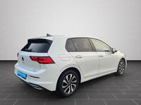 Gebraucht VW Golf VIII 150 PS (110 kW) 2022 Oryxweiß perlmutteffekt (metallic) Limousine