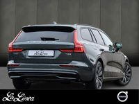 Neu Volvo V60 Plus 310 PS (228 kW) 2026 Grün Kombi