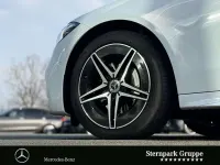 Gebraucht Mercedes C300e AMG 313 PS (230 kW) 2024 Polarweiß Kombi
