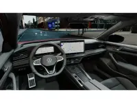 Second-hand VW Passat R-line 150 CP (110 kW) 2025 Roșu Break