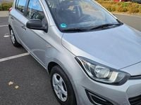 Gebraucht Hyundai i20 85 PS (62 kW) 2014 Silber Kleinwagen