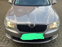 Gebraucht Skoda Superb 129 PS (94 kW) 2011 Gold Kombi