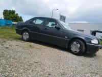 Gebraucht Mercedes C200 102 PS (75 kW) 1999 Schwarz Limousine