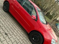 Gebraucht VW Golf V 122 PS (89 kW) 2008 Rot Kleinwagen