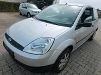 Używany Ford Fiesta 80 KM (58 kW) 2004 Srebrny Hatchback