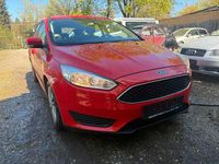 Gebraucht Ford Focus Trend 101 PS (74 kW) 2017 Rot Limousine