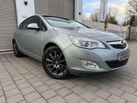 Gebraucht Opel Astra Design Edition 110 PS (80 kW) 2012 Silbersee/perl silber (m2) Limousine