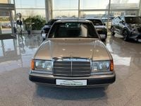 Gebraucht Mercedes E230 132 PS (97 kW) 1991 Brillantsilber  metallic Limousine