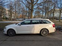 Gebraucht Skoda Octavia Ambition 150 PS (110 kW) 2016 Weiß Kleinwagen
