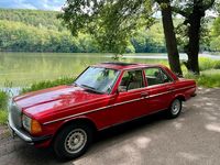 Gebraucht Mercedes E230 140 PS (102 kW) 1983 Rot Limousine