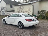 Gebraucht Mercedes E200 Avantgarde 184 PS (135 kW) 2015 Weiß Coupé
