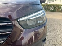 Gebraucht Mercedes T160 Progressive 95 PS (69 kW) 2023 Rubellitrot metallic Van / Kleinbus