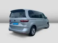Gebraucht VW Multivan Life 150 PS (110 kW) 2024 Silber Van / Kleinbus