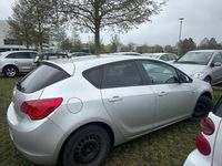 Gebraucht Opel Astra 116 PS (85 kW) 2011 Silber Limousine