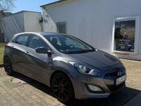 Gebraucht Hyundai i30 Style 99 PS (72 kW) 2012 Grau Limousine