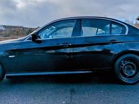 Gebraucht BMW 318 143 PS (105 kW) 2011 Schwarz Limousine