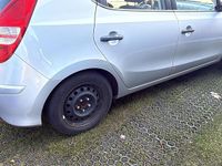 Gebraucht Hyundai i30 109 PS (80 kW) 2009 Silber Kleinwagen
