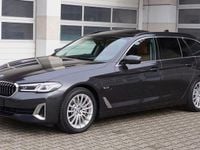 Gebraucht BMW 530e Luxury Line 286 PS (210 kW) 2022 Sophistograu Kombi