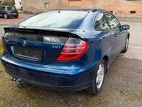 Gebraucht Mercedes C220 140 PS (102 kW) 2002 Blau Kleinwagen
