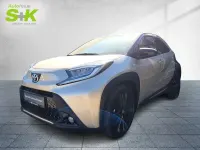 Gebraucht Toyota Aygo X x-style 72 PS (52 kW) 2023 Ginger beige / night sky black (beige) SUV