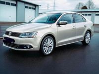 Gebraucht VW Jetta Life 105 PS (77 kW) 2013 Gold Limousine