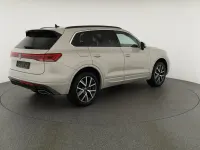 Gebraucht VW Touareg R-line 286 PS (210 kW) 2024 Sechura beige metallic SUV
