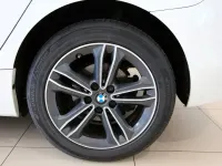 Gebraucht BMW 220 Active Tourer Sport Line 192 PS (141 kW) 2019 Weiß Van / Kleinbus
