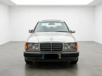 Gebraucht Mercedes 200 133 PS (97 kW) 1993 Gold Limousine