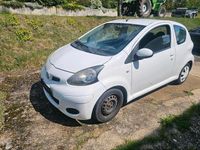 Gebraucht Toyota Aygo 68 PS (50 kW) 2012 Weiß Kleinwagen