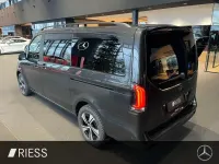 Gebraucht Mercedes V220 Style 163 PS (119 kW) 2026 Grau Van / Kleinbus