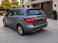 Gebraucht Mercedes B180 122 PS (89 kW) 2018 Grau Kleinwagen