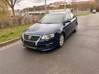 Gebraucht VW Passat 140 PS (102 kW) 2006 Blau Limousine
