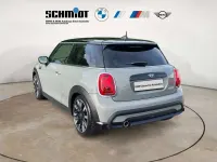 Gebraucht Mini Cooper Classic 136 PS (100 kW) 2021 Moonwalk grey metallic Kleinwagen