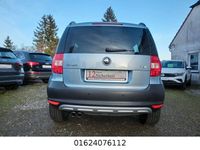 Gebraucht Skoda Yeti Adventure 122 PS (89 kW) 2014 Blau SUV