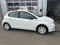 Gebraucht Peugeot 208 68 PS (50 kW) 2015 Weiß Kleinwagen