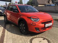 Neu Fiat 600 146 PS (107 kW) 2025 Orange Limousine
