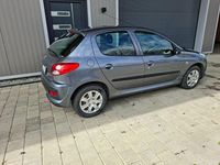 Gebraucht Peugeot 206+ 73 PS (53 kW) 2011 Grau Kleinwagen