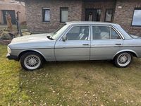 Gebraucht Mercedes E300 88 PS (64 kW) 1979 Blau Limousine