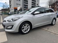 Gebraucht Hyundai i30 Trend 99 PS (72 kW) 2015 Silber Kombi