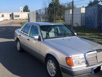 Gebraucht Mercedes E230 136 PS (100 kW) 1991 Silber Limousine