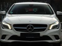 Gebraucht Mercedes CLA180 122 PS (89 kW) 2016 Calcitweiss/zirrusweiss Limousine