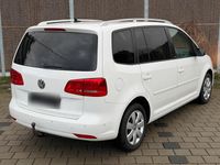 Gebraucht VW Touran 105 PS (77 kW) 2012 Weiß Van / Kleinbus