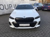 Gebraucht BMW 520 Performance 208 PS (152 kW) 2025 Mineralweiss metallic Kombi