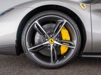 Gebraucht Ferrari 296 829 PS (609 kW) 2024 Silber Coupé