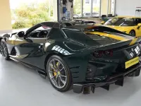 Gebraucht Ferrari 812 825 PS (606 kW) 2024 Verde british racing Cabrio