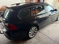 Gebraucht BMW 320 177 PS (130 kW) 2007 Schwarz Kombi